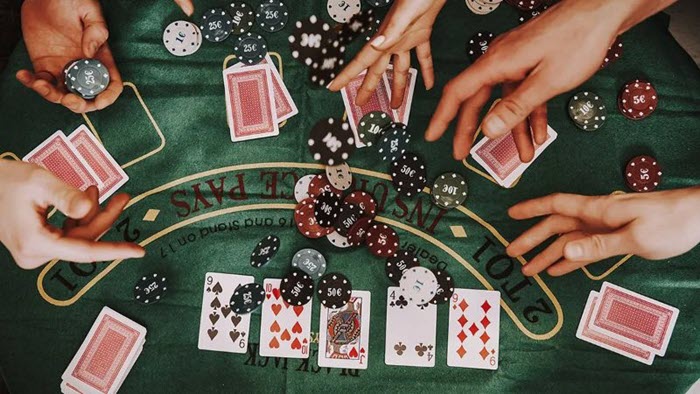 Poker online - Trò chơi xu hướng của cược thủ Việt 2026 Tìm hiểu về luật chơi Poker online